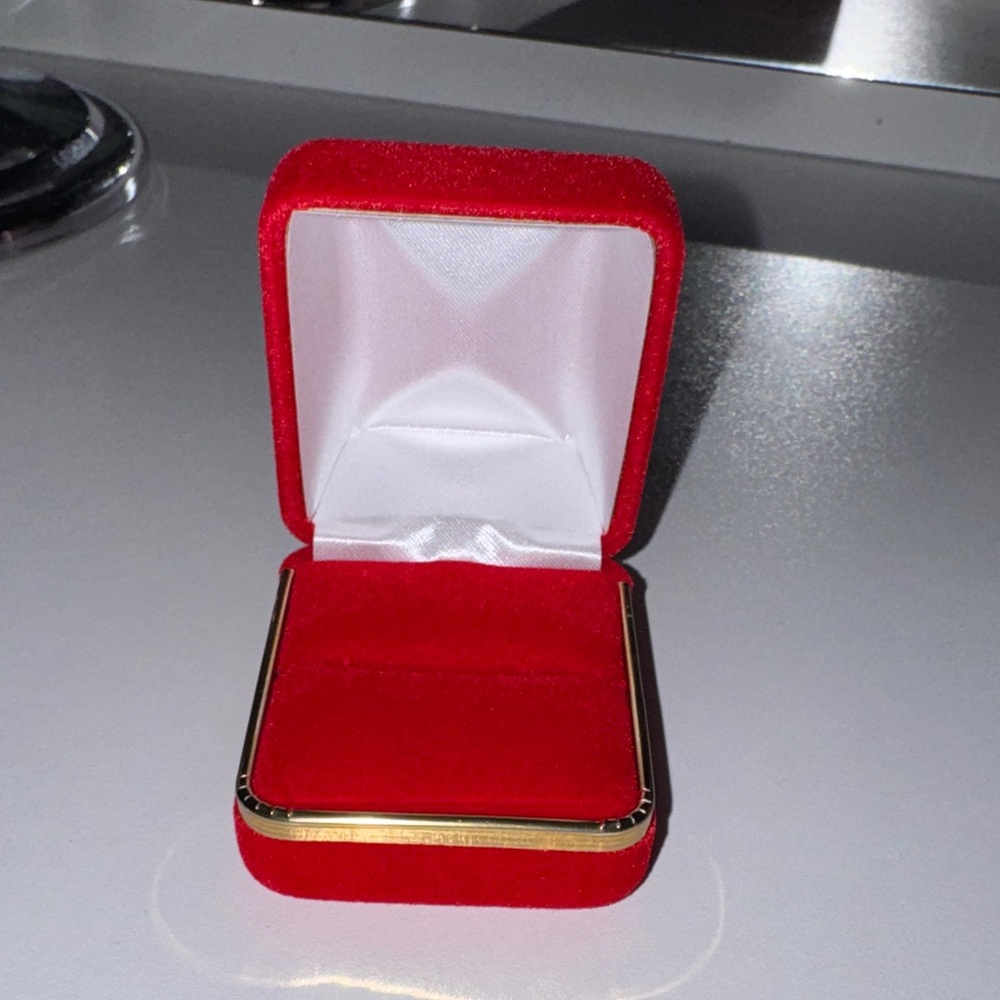 Red Velvet Ring Box
